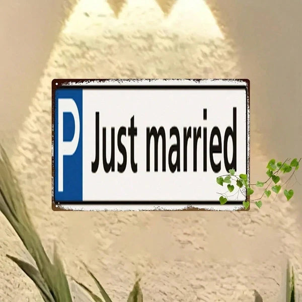 Retro Just Married 2D Flat Iron Sign, Vintage Handcrafted Metal Wall Decor Plaque, Creative Wedding Anniversary Gift - view 3