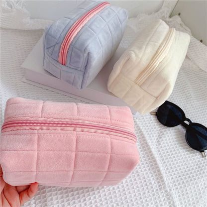 Plush Makeup Bag Checkered Cosmetic Bag Cosmetic Travel Bag Large Zipper Travel Toiletry Bag Portable Multi Functional - view 3