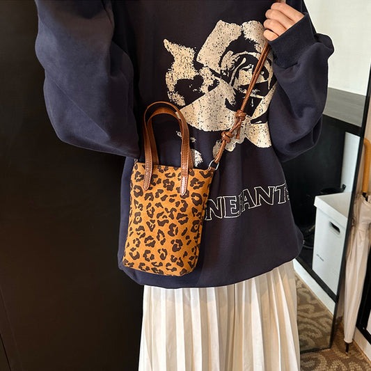 Women's Crossbody Bag Autumn And Winter Retro Leopard Print Shoulder Bag Anime New Versatile Suede Phone Bag - view 2